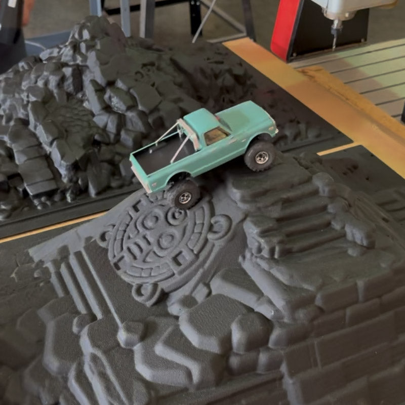 Mayan Pyramid Large Crawler Scape Plate - XRS01022