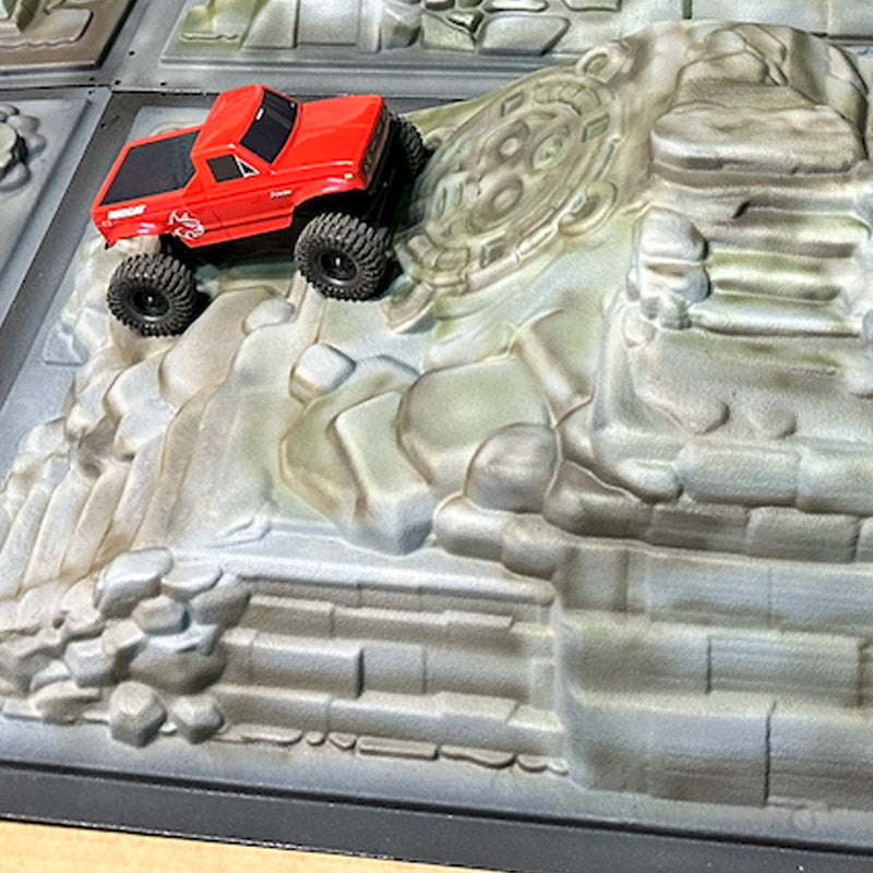 Mayan Pyramid Large Crawler Scape Plate - XRS01022